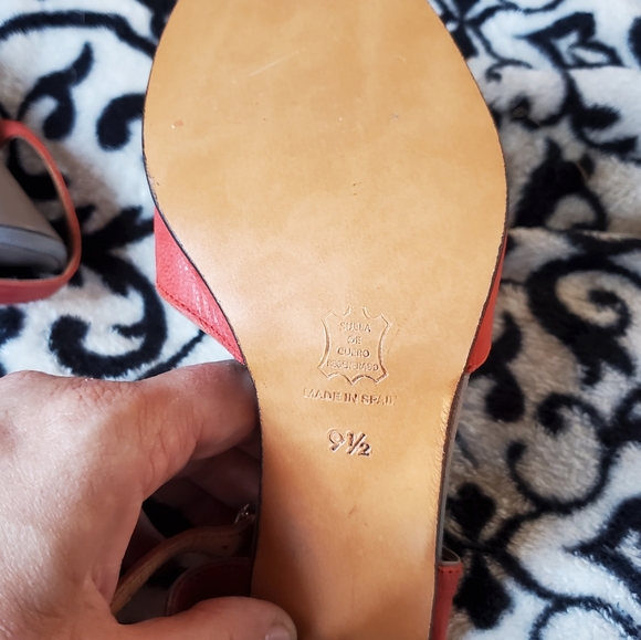 Remix Garnet Two Toned Heels size 9.5 Never worn - Picture 9 of 9